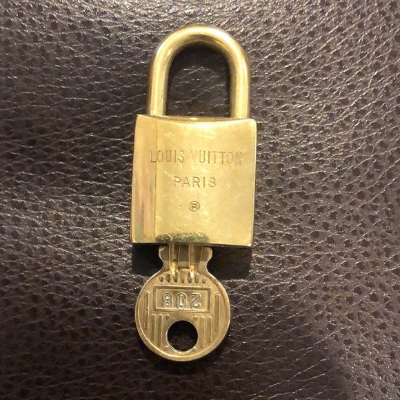Vintage LV Louis Vuitton Padlock Lock & Key 208 - Picture 3 of 13